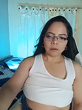 Snapshot of ROUSSE_SINCLAIR chatting on 06/05/26, 10:26 ROUSSE SINCLAIR online show from 06/05/26, 10:26