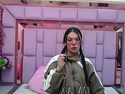 Snapshot of Salome_Saen_ chatting on 04/21/26, 01:06 Salome Saen online show from 04/21/26, 01:06