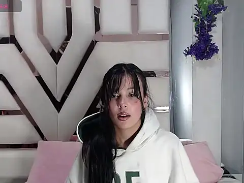 Snapshot of Salome_Saen_ chatting on 04/25/26, 01:41 Salome Saen online show from 04/25/26, 01:41