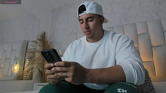 Snapshot of Zane_cruz chatting on 03/24/26, 11:59 Zane cruz online show from 03/24/26, 11:59