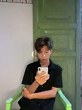 Nguyencuong1999 online show from 05/18/26, 10:15