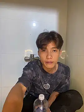 Nguyencuong1999 online show from 06/03/26, 03:28