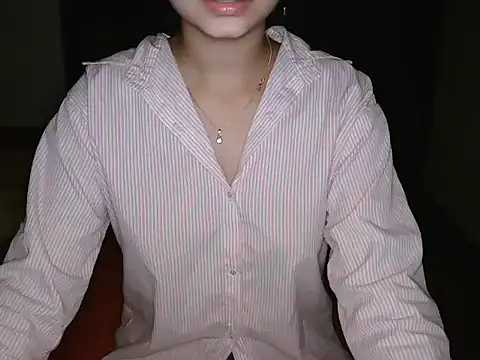 Snapshot of urvashi_rai chatting on 06/18/26, 01:28 urvashi rai online show from 06/18/26, 01:28