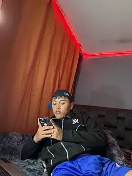 Snapshot of lyan_C chatting on 03/21/26, 04:39 lyan C online show from 03/21/26, 04:39