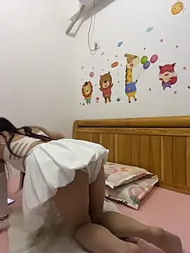 Snapshot of flylingling33 chatting on 03/24/26, 04:56 flylingling33 online show from 03/24/26, 04:56