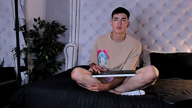 Snapshot of Xander_Noir chatting on 03/30/26, 07:26 Xander Noir online show from 03/30/26, 07:26