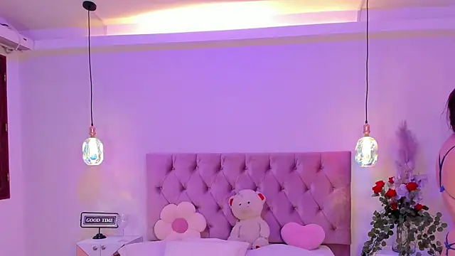 SofiaBloomm online show from 05/12/26, 07:55
