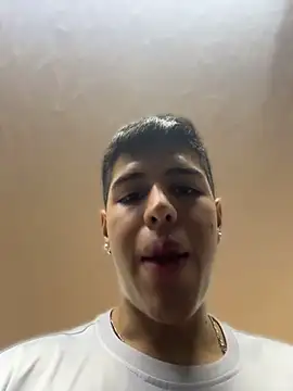 Snapshot of Angel_khouri_ chatting on 04/22/26, 01:30 Angel khouri online show from 04/22/26, 01:30