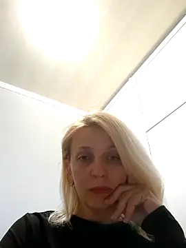 MiaLove183 online show from 05/10/26, 08:30