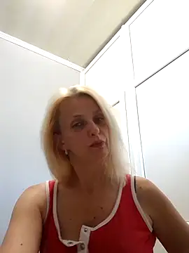 Snapshot of MiaLove183 chatting on 07/09/26, 02:21 MiaLove183 online show from 07/09/26, 02:21