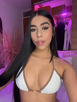 Snapshot of Rossie_Blooms chatting on 04/20/26, 10:11 Rossie Blooms online show from 04/20/26, 10:11