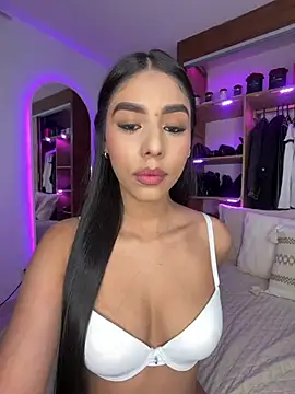 Snapshot of Rossie_Blooms chatting on 05/08/26, 12:38 Rossie Blooms online show from 05/08/26, 12:38