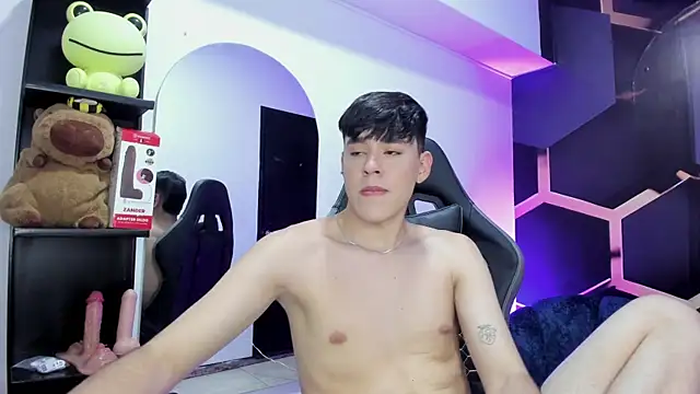 Tom Parker  online show from 05/26/26, 03:02