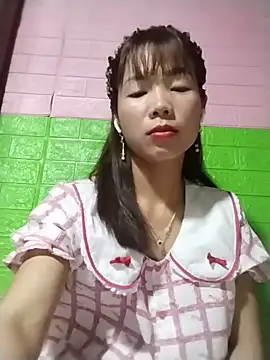 AmyLinee01 online show from 06/05/26, 07:19