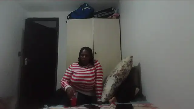Lucia-boobs online show from 05/11/26, 04:59