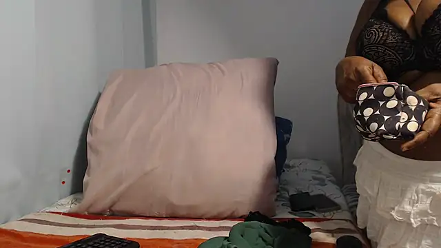 Lucia-boobs online show from 07/03/26, 05:30