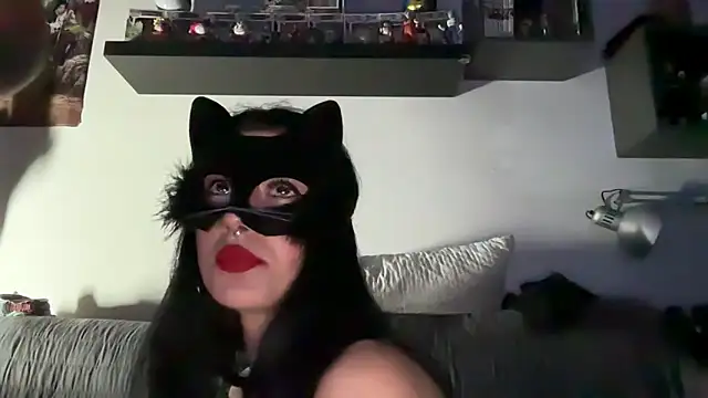 Snapshot of SilentScreamsVan- chatting on 05/04/26, 09:00 SilentScreamsVan- online show from 05/04/26, 09:00