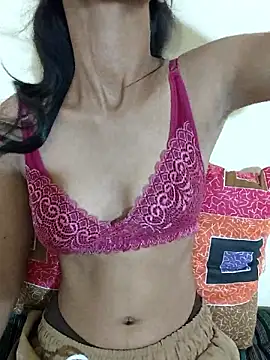 Curvy Amyra online show from 06/11/26, 05:38