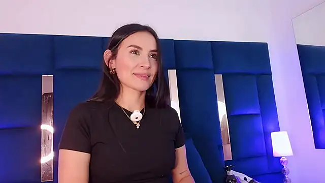 Snapshot of velvetlunaa_ chatting on 06/06/26, 02:11 velvetlunaa online show from 06/06/26, 02:11