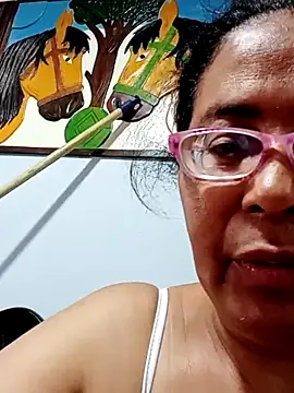 Snapshot of sexymomsn chatting on 04/26/26, 02:59 sexymomsn online show from 04/26/26, 02:59