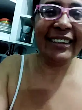 Snapshot of sexymomsn chatting on 05/08/26, 01:44 sexymomsn online show from 05/08/26, 01:44