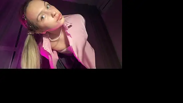 Snapshot of Candy_Loveee chatting on 03/25/26, 10:38 Candy Loveee online show from 03/25/26, 10:38