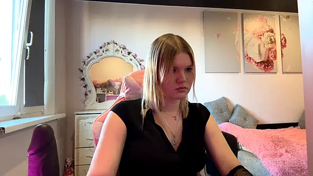 SweettAnny online show from 06/16/26, 04:31
