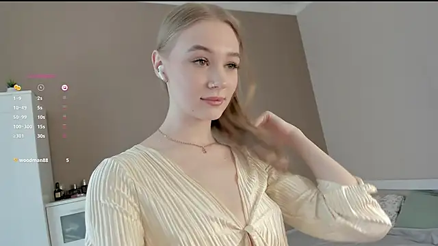 Snapshot of Sellina_moon chatting on 03/24/26, 07:02 Sellina moon online show from 03/24/26, 07:02