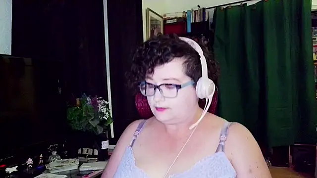 Snapshot of DyvLazuli chatting on 03/25/26, 02:17 DyvLazuli online show from 03/25/26, 02:17