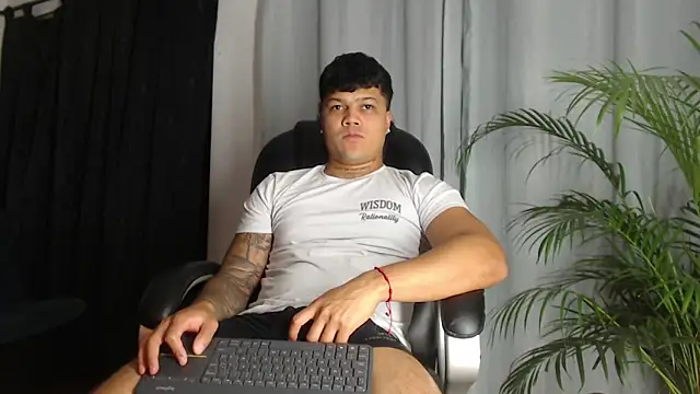 Snapshot of Pedro_x777 chatting on 04/02/26, 01:25 Pedro x777 online show from 04/02/26, 01:25