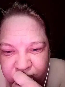 Snapshot of _Yourpussy_ chatting on 04/25/26, 09:23 Yourpussy online show from 04/25/26, 09:23
