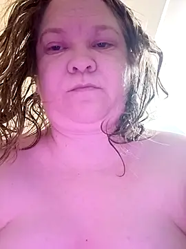 Snapshot of _Yourpussy_ chatting on 05/05/26, 08:17 Yourpussy online show from 05/05/26, 08:17