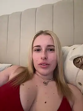 Snapshot of EloiseeUKK chatting on 03/23/26, 07:23 EloiseeUKK online show from 03/23/26, 07:23