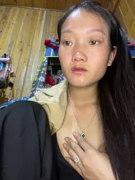 Snapshot of Jolinie chatting on 04/19/26, 01:10 Jolinie online show from 04/19/26, 01:10