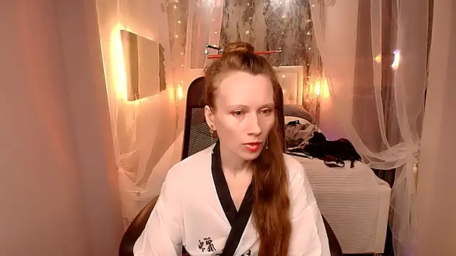 NicoleMiless online show from 04/14/26, 12:33