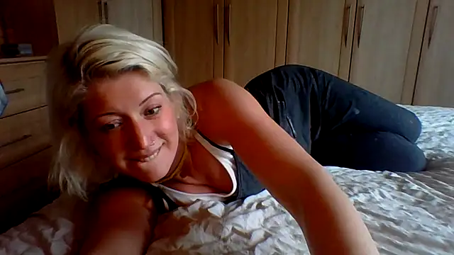 Snapshot of BlackbirdBay chatting on 03/23/26, 10:52 BlackbirdBay online show from 03/23/26, 10:52