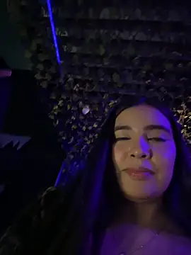 Snapshot of HaileyBiieber chatting on 03/28/26, 02:22 HaileyBiieber online show from 03/28/26, 02:22