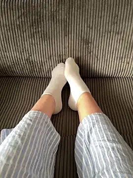 Snapshot of LilouPieds chatting on 06/14/26, 04:53 LilouPieds online show from 06/14/26, 04:53