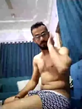 Snapshot of Alimohamed08 chatting on 04/08/26, 08:31 Alimohamed08 online show from 04/08/26, 08:31