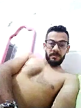 Snapshot of Alimohamed08 chatting on 05/06/26, 09:42 Alimohamed08 online show from 05/06/26, 09:42