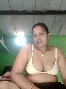 Snapshot of Shivani09900 chatting on 06/16/26, 08:39 Shivani09900 online show from 06/16/26, 08:39