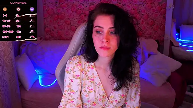 Snapshot of CurleyBlueEyes chatting on 03/24/26, 02:33 CurleyBlueEyes online show from 03/24/26, 02:33