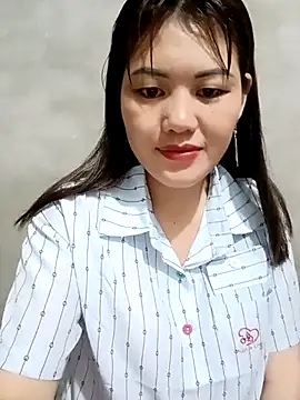 Snapshot of meg_06 chatting on 04/06/26, 10:33 meg 06 online show from 04/06/26, 10:33