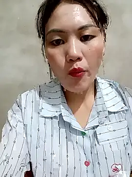 Snapshot of meg_06 chatting on 04/11/26, 04:17 meg 06 online show from 04/11/26, 04:17