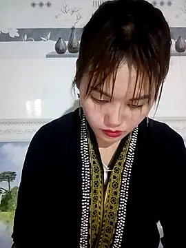 Snapshot of meg_06 chatting on 04/15/26, 11:49 meg 06 online show from 04/15/26, 11:49