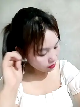 Snapshot of meg_06 chatting on 04/17/26, 12:52 meg 06 online show from 04/17/26, 12:52