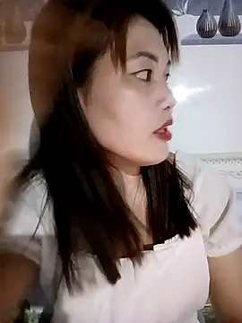 Snapshot of meg_06 chatting on 04/25/26, 11:35 meg 06 online show from 04/25/26, 11:35