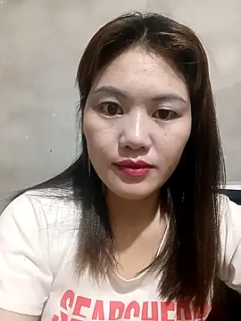 Snapshot of meg_06 chatting on 05/02/26, 12:15 meg 06 online show from 05/02/26, 12:15