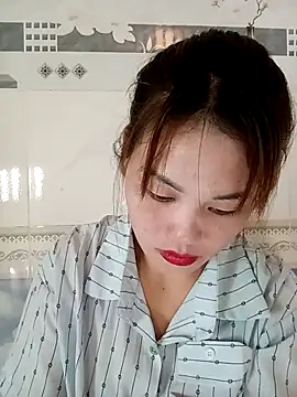 Snapshot of meg_06 chatting on 05/05/26, 12:18 meg 06 online show from 05/05/26, 12:18