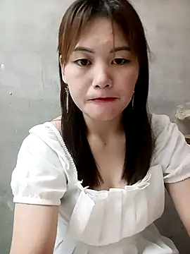 Snapshot of meg_06 chatting on 05/10/26, 02:11 meg 06 online show from 05/10/26, 02:11